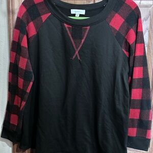 Black and Red Plaid Sleeve Top